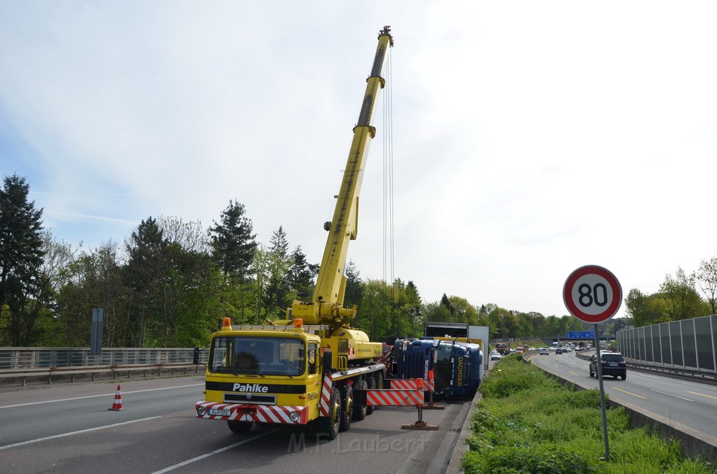 VU LKW umgestuerzt A 3 Rich Oberhausen Hoehe AS Koeln Koenigsforst P253.JPG - Miklos Laubert